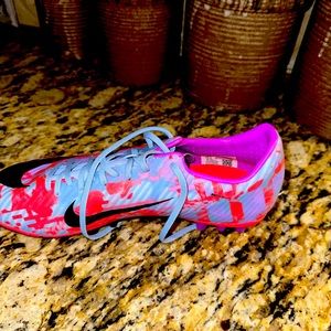 Nike vapor 15 academy Soccer cleats men’s size 8 women’s size 9.5